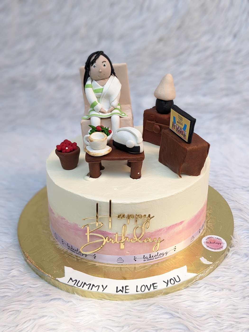 Mom at Home Figure Cake by Bakeology, Gwalior
